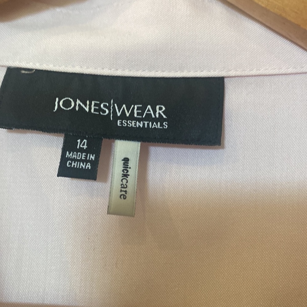 Jones wear essentials Sz 14 Button down pink shirt - Picture 2 of 4